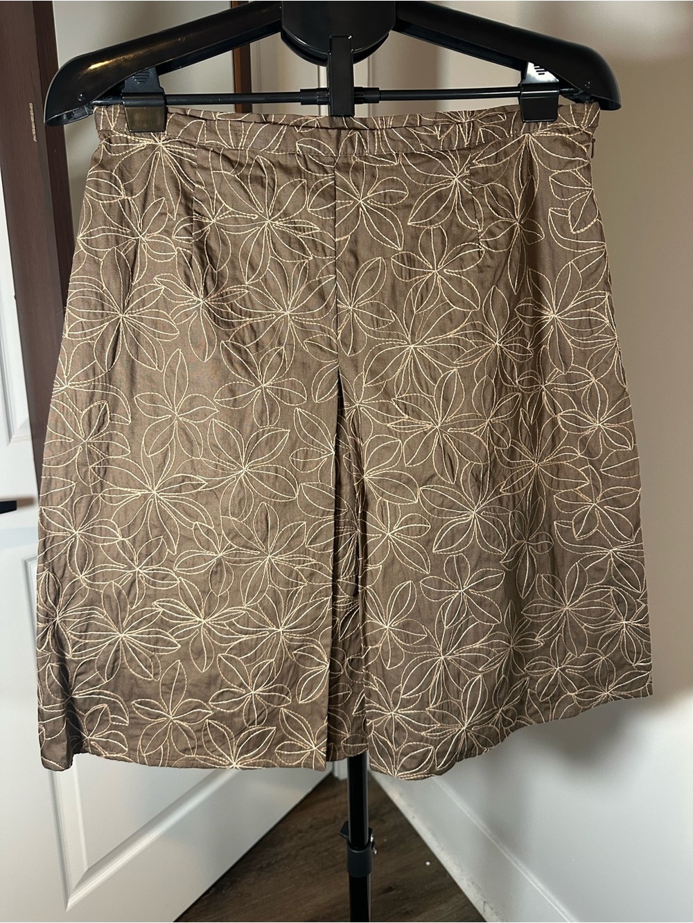 Vintage New York & Company Size 12 Brown Embroidered Floral Midi Skirt